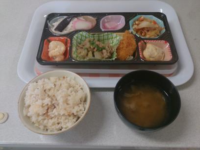 お昼ご飯です